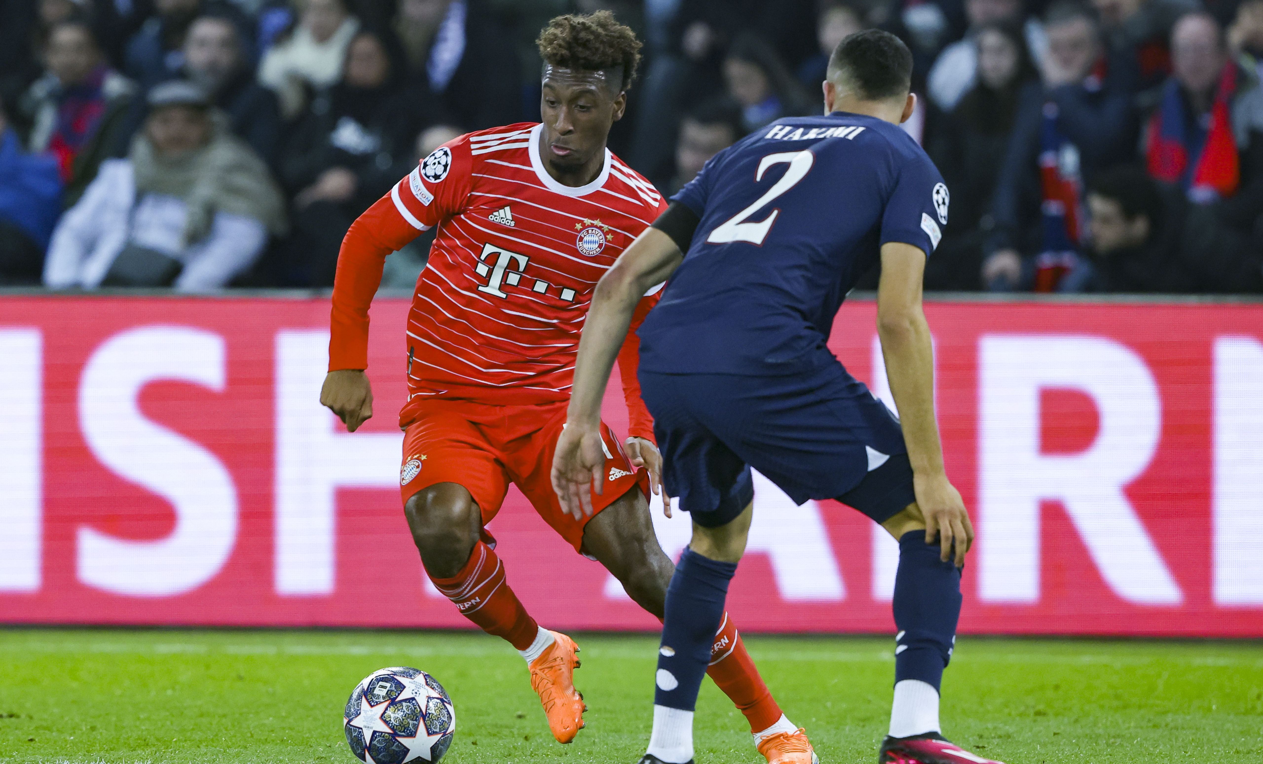 Coman e Hakimi durante duelo entre Bayern de Munique e Paris Saint-Germain, pela Champions League