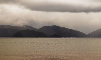 Criança de 7 anos morre em Ubatuba após deslizamento de pedra causado pela chuva
