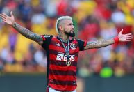 Chileno ex-Flamengo corneta Seleção Brasileira: "Nível baixo"
