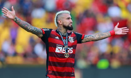 Vidal acerta com o Athletico-PR e negocia saída imediata do Flamengo