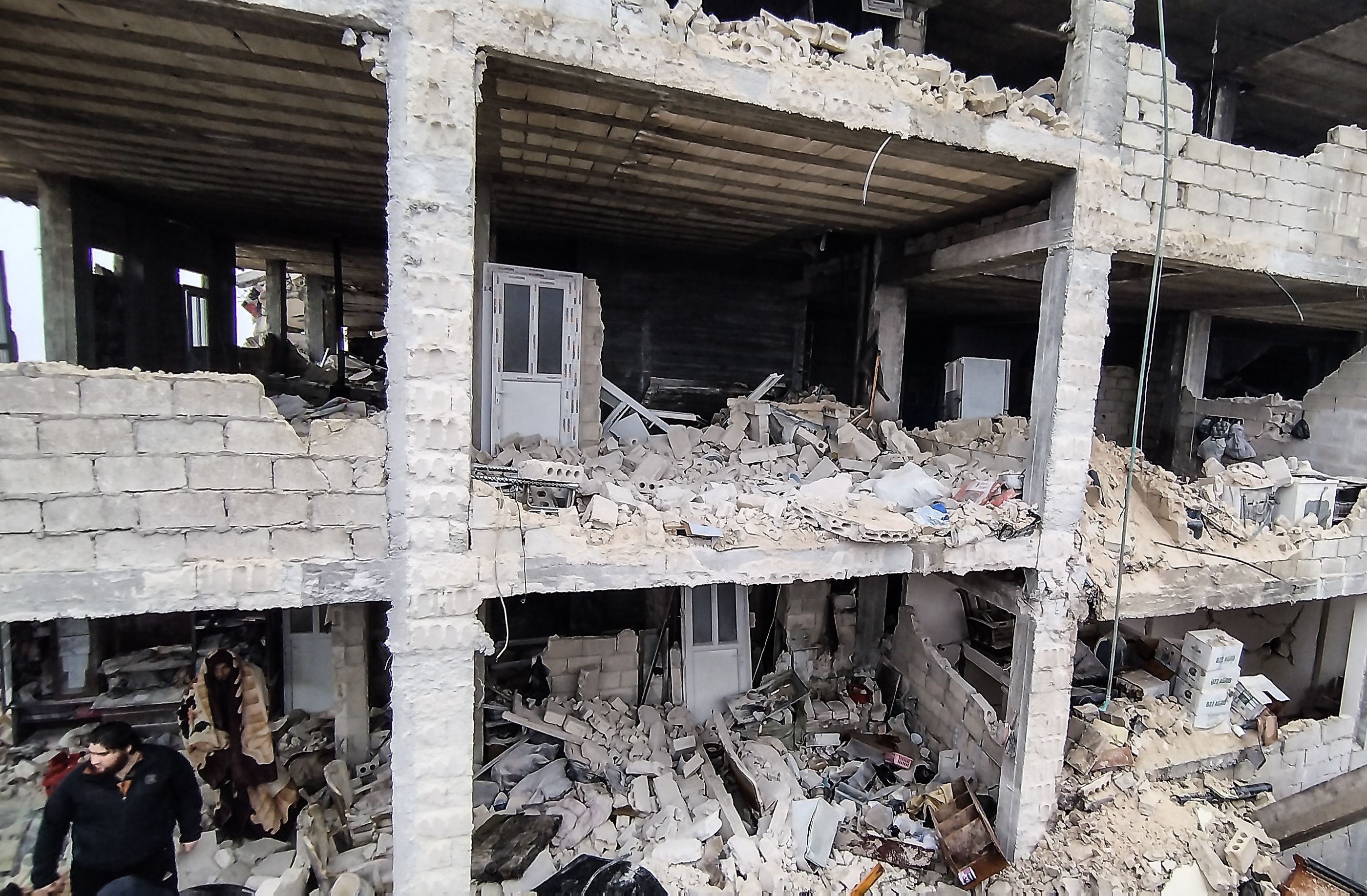Prédio danificado por terremoto na Turquia