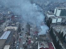 Vista aérea de Karamamaras após terremoto na Turquia