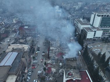 Vista aérea de Karamamaras após terremoto na Turquia