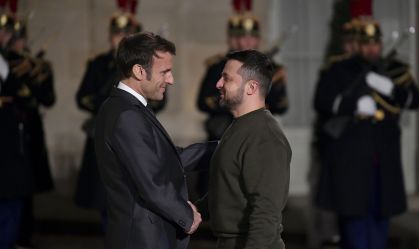 Presidente Macron concede a Zelensky a maior honraria da França