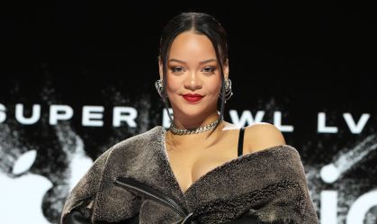 Rihanna retorna aos palcos em festa do herdeiro do homem mais rico da Ásia
