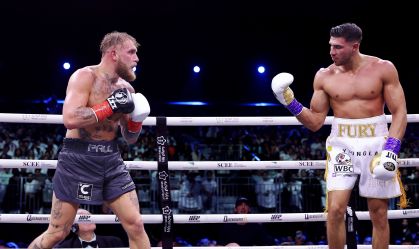 Youtuber Jake Paul perde primeira luta no boxe profissional para Tommy Fury