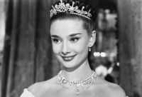 Filho de Audrey Hepburn diz que atriz era contra cirurgia plástica; entenda