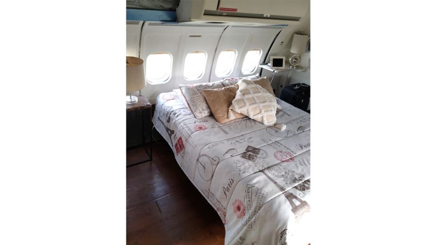 Joe Axline é dono de um Md-80 e um DC-9 que ficam lado a lado em um terreno em Brookshire, no Texas / Joe Axline / Divulgação