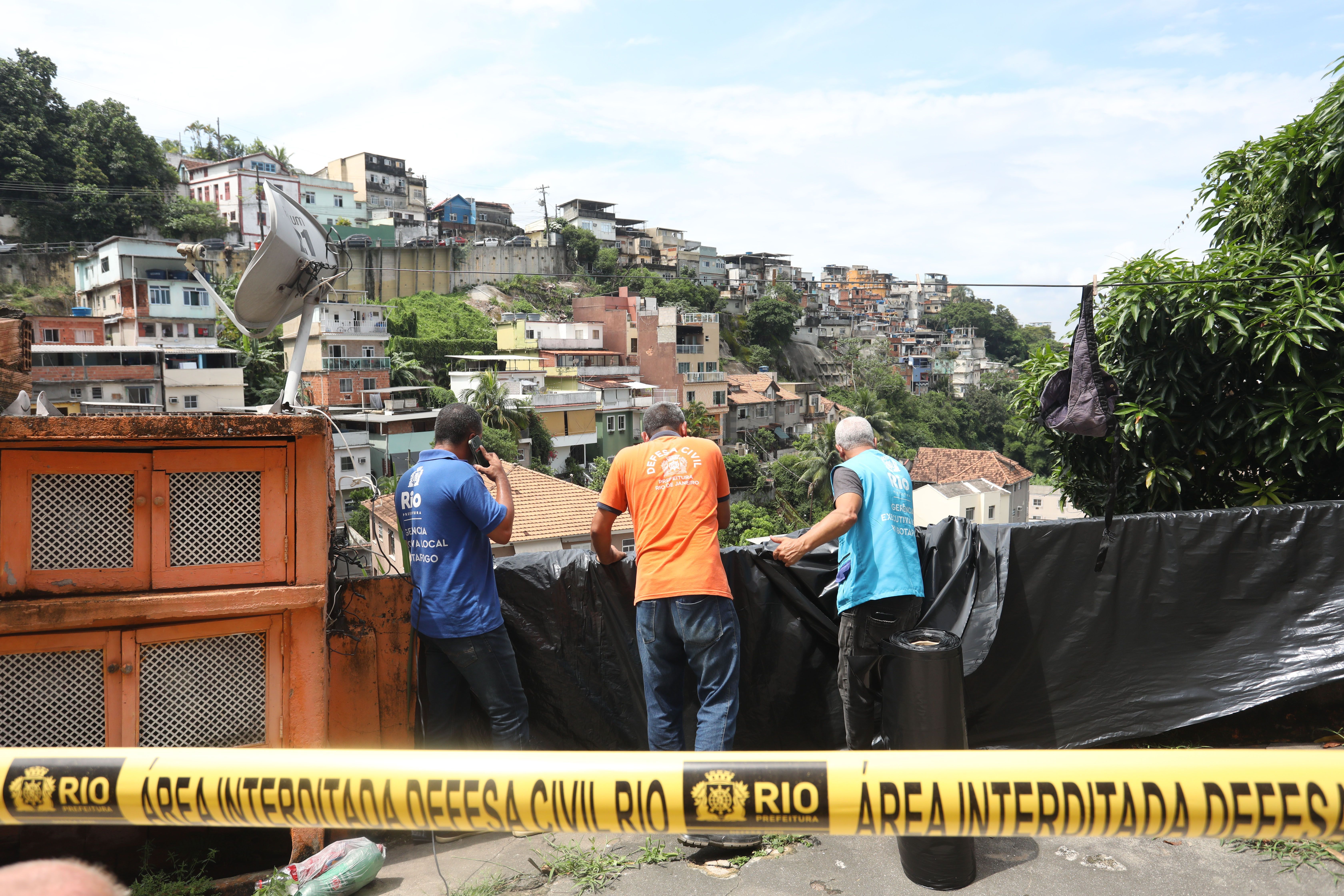 Deslizamento de terra provocou a morte de um idoso de 80 anos no Rio de Janeiro