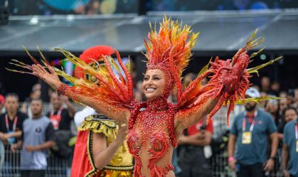 Sabrina Sato desfila fantasiada de dragão de São Jorge e repercute nas redes sociais