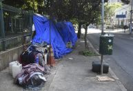 Multa de R$ 17,6 mil: projeto que torna doação de comida a moradores de rua mais rigorosa avança em São Paulo