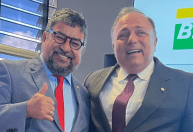 Vice-presidente do PT publica foto com Pazuello e é criticado por Gleisi Hoffmann