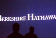 Berkshire Hathaway, de Warren Buffett, divulga lucro operacional anual recorde
