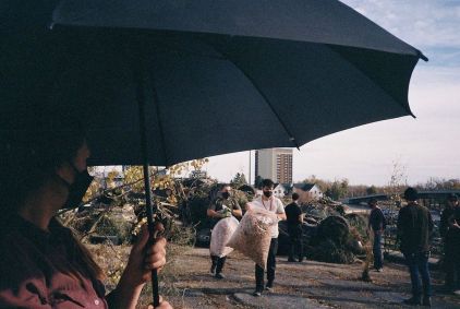 Bastidores mostram equipe no set de The Last of Us