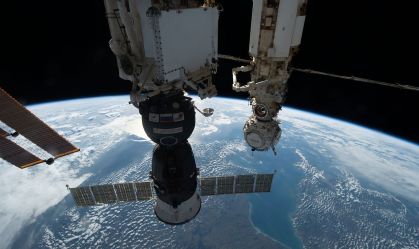 Rússia lança espaçonave substituta para resgatar astronautas após vazamento