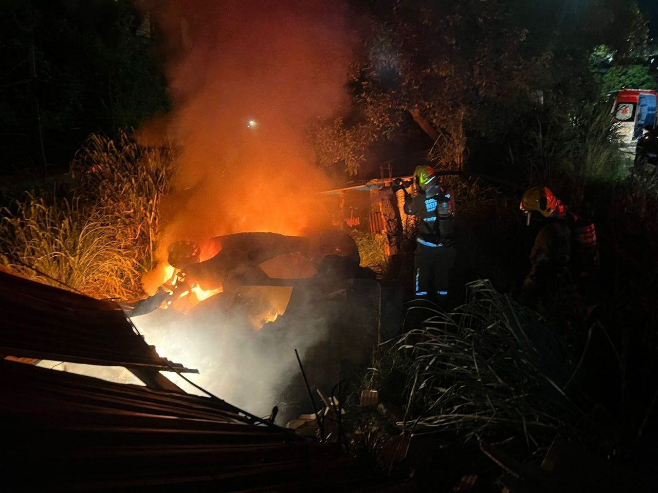 Veículo incendiado