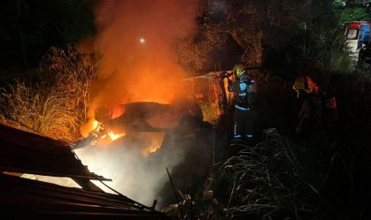 Veículo incendiado