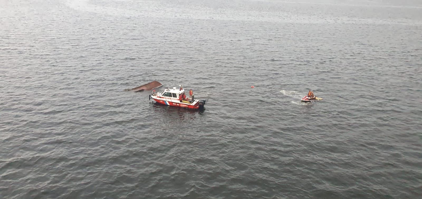 Barco afunda no Rio de Janeiro