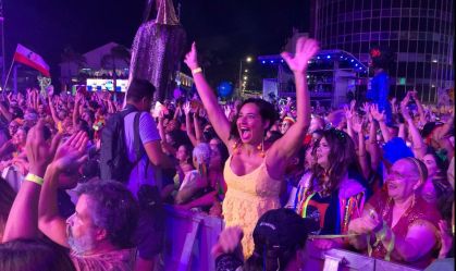 Marco Zero do Recife fica lotado para ver Caetano Veloso, Elba Ramalho e Alceu Valença