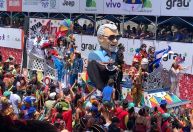 Galo da Madrugada retorna ao carnaval do Recife e arrasta multidão