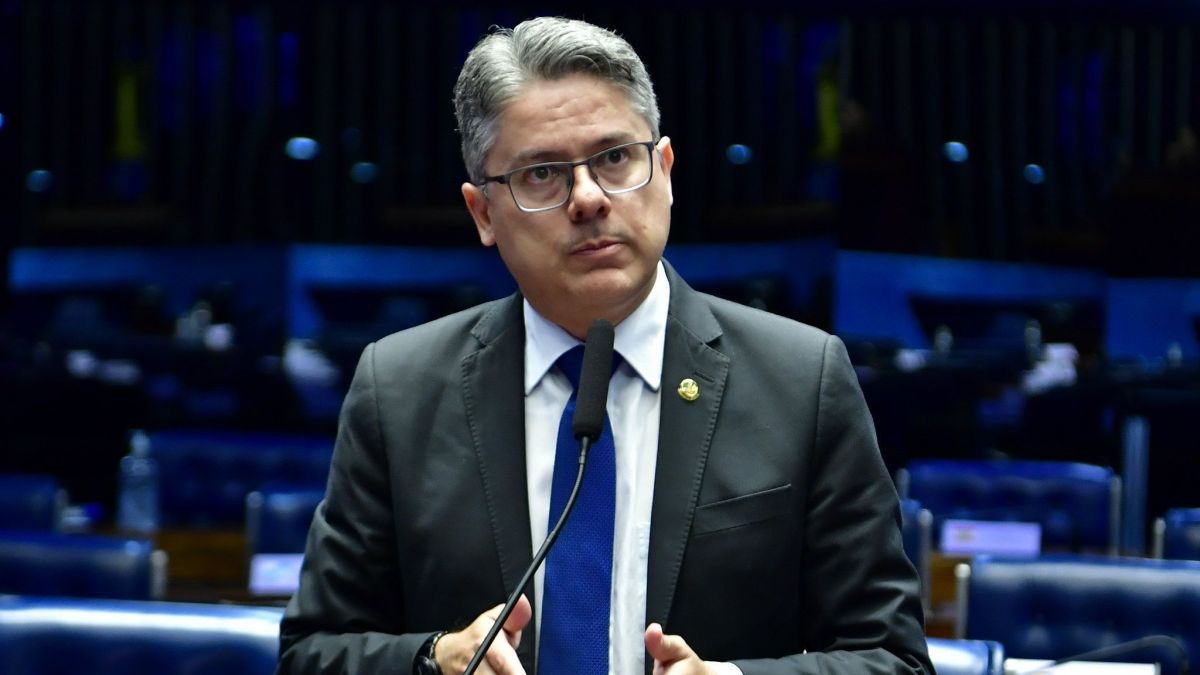 Defesa de Bolsonaro pede para STF rever proibição de visitas de Flávio