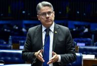 É preciso mudar os rumos do Senado, diz Alessandro Vieira