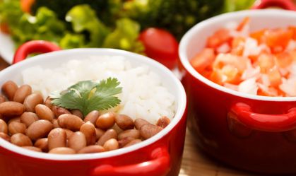 Dieta sem feijão aumenta em 20% chances de desenvolvimento de obesidade, diz estudo