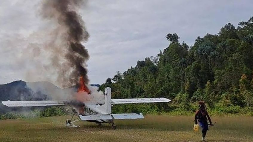 Separatistas da Papua Ocidental dizem que queimaram o avião depois de tomar Mehrtens como refém / Exército de Libertação Nacional da Papua Ocidental