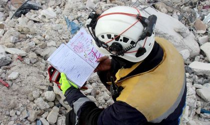 Caderno encontrado nos escombros da Síria relembra momentos alegres do passado