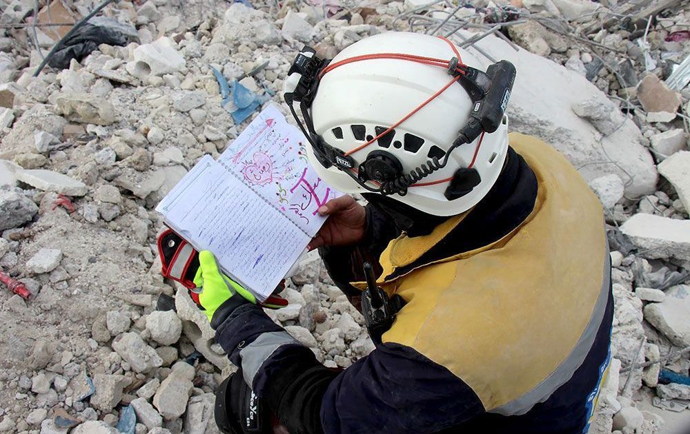 Caderno encontrado nos escombros da Síria relembra momentos alegres do ...