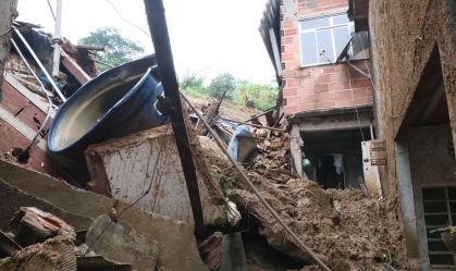 Chuva faz prefeitura adiar Carnaval em São Gonçalo, no Rio de Janeiro