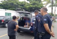 Jovem pula de carro em movimento depois que motorista de aplicativo desvia de rota para levá-la “a um lugar bonito”