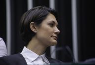 Michelle Bolsonaro é aconselhada a submergir após episódio das joias