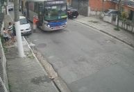 Motorista de ônibus que atropelou idoso deve responder por tentativa de homicídio