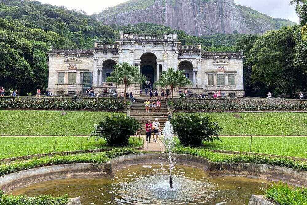 / O Parque Lage é uma das atrações do Rio de Janeiro. Imagem: Unsplash/ Vinicius dos Santos