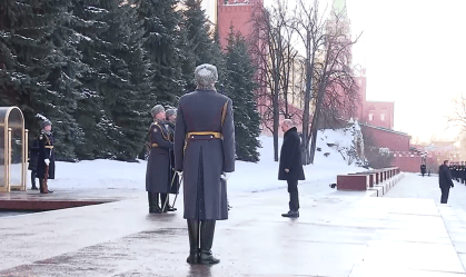Putin homenageia soldados mortos no Dia do Defensor da Pátria