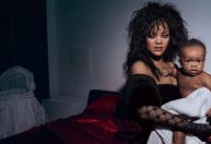 Fofura! Rihanna estampa capa de revista com o filho e fala sobre aumentar a família