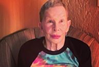 Rita Lee sai do hospital e marido da cantora compartilha foto em casa