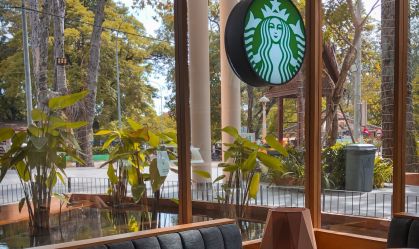 Retorno às origens: novo CEO quer que Starbucks volte a ser uma cafeteria