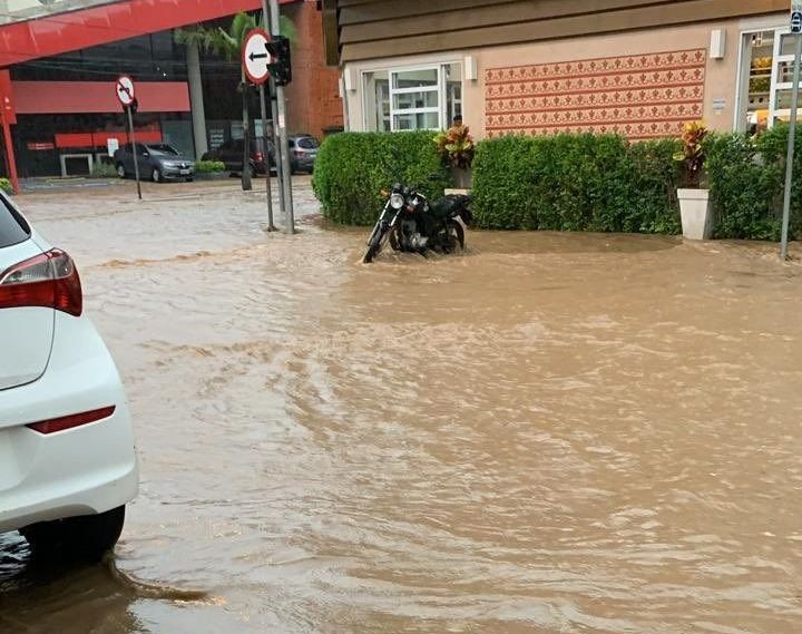 São Sebastião - Chuvas fortes atingem o litoral de São Paulo