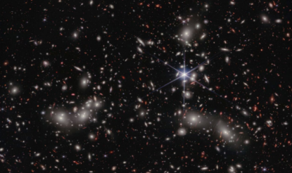 Telescópio Webb faz uma surpreendente descoberta galáctica no universo distante