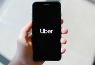 Dentaduras, maconha e sabre de luz: Uber dos EUA divulga relatório de achados e perdidos de 2023