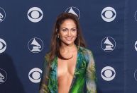 Vestido de Jennifer Lopez bombou na internet e inspirou criação de pesquisa no Google