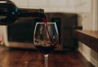Consumo moderado de vinho remodela flora intestinal e beneficia coração, diz estudo