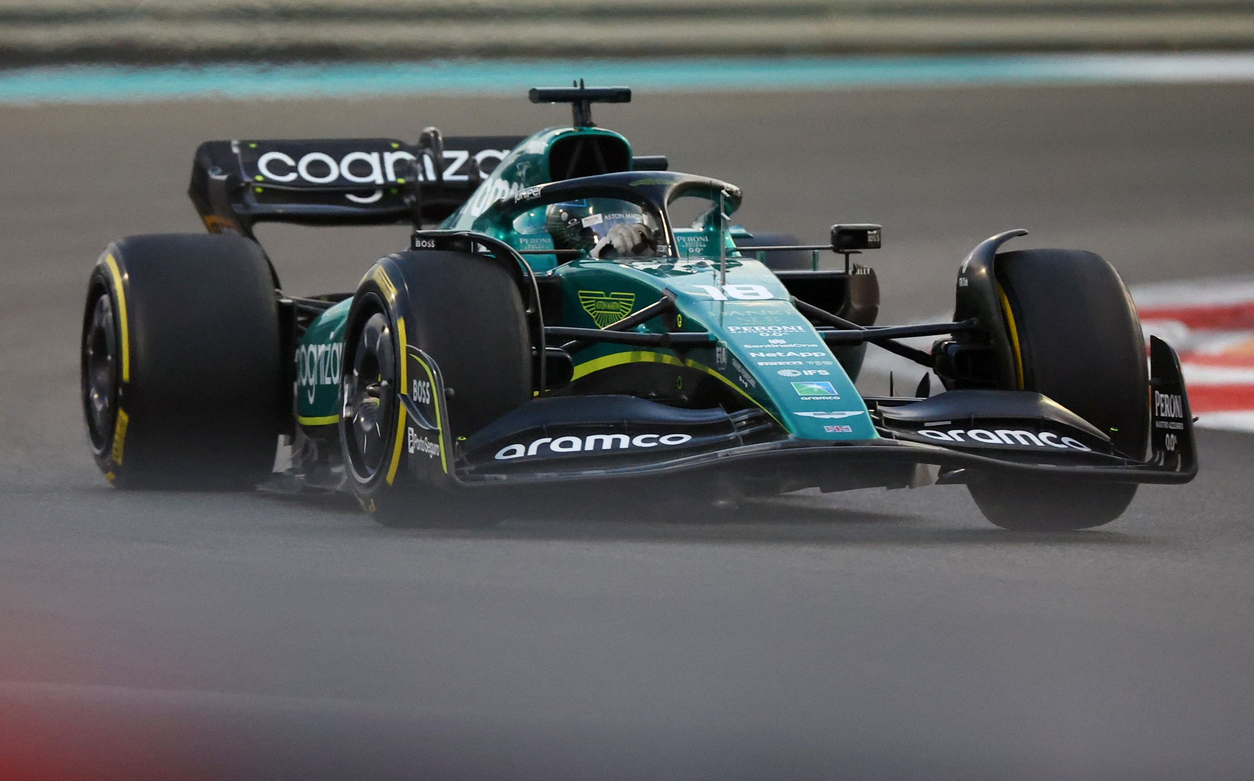 Lance Stroll em seu Aston Martin durante Grande Prêmio de Abu Dhabi