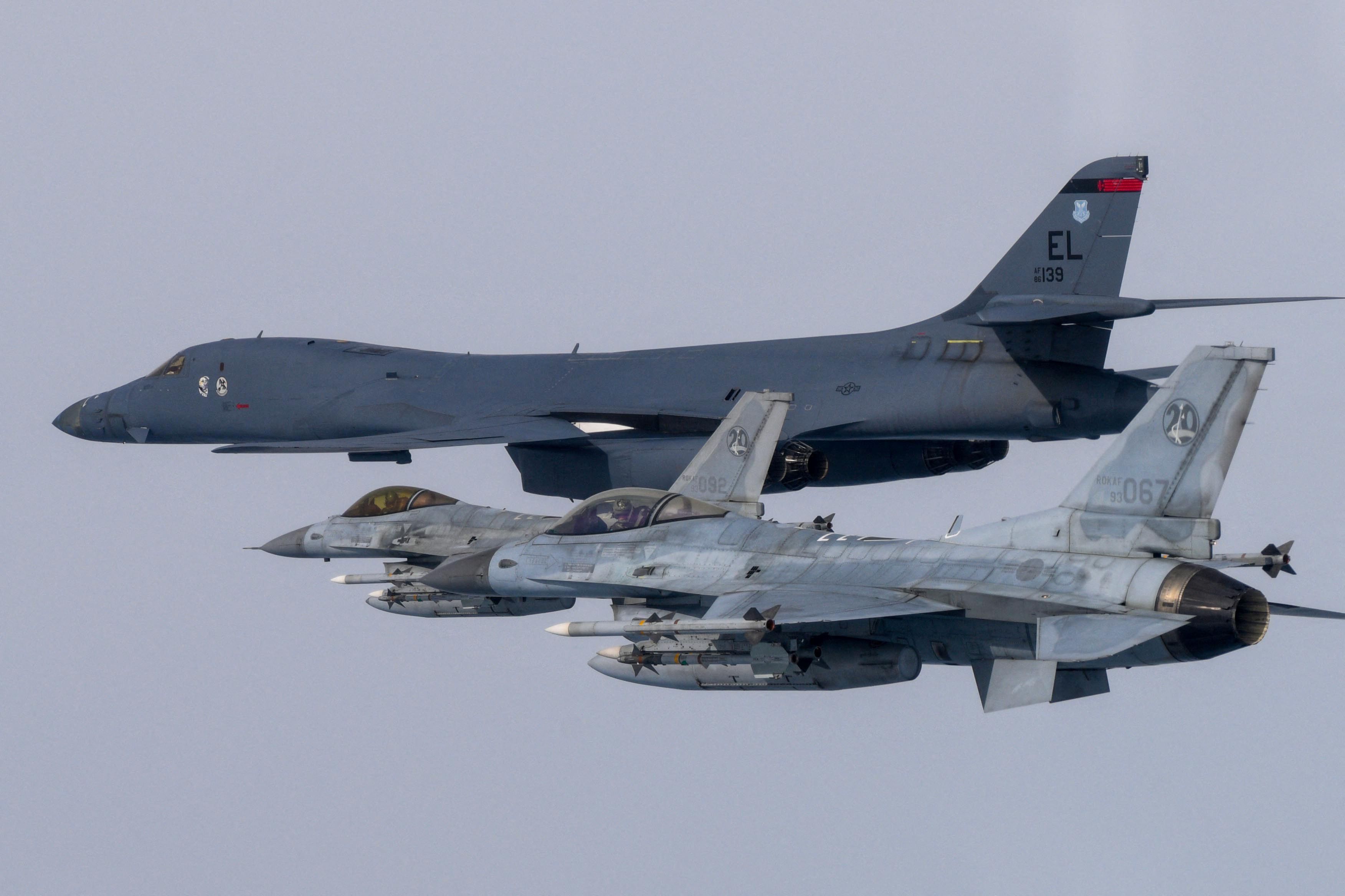 Aeronaves militares dos EUA e da Coreia do Sul durante exercício militar no país asiático