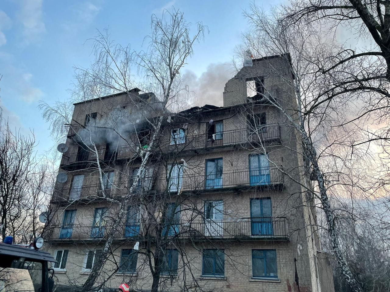 Vista de edifício destruído após bombardeio, em Kiev, Ucrânia