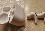 Passageira esquece fones de ouvido em avião, ativa rastreamento e consegue recuperá-los com ajuda de detetive