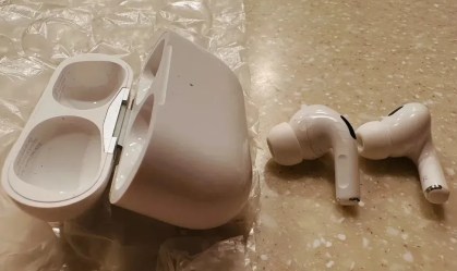 Passageira esquece fones de ouvido em avião, ativa rastreamento e consegue recuperá-los com ajuda de detetive