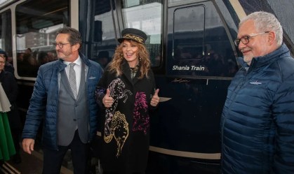 Estrela da música country dá nome a trem suíço de luxo; Conheça o Shania Train